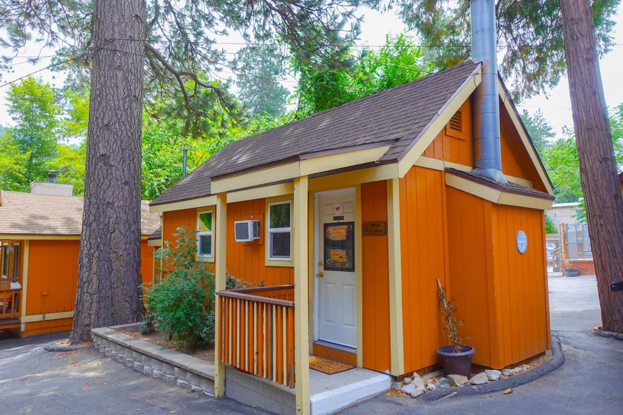 Sleepy Hollow Cabins & Hotel Crestline Exterior foto